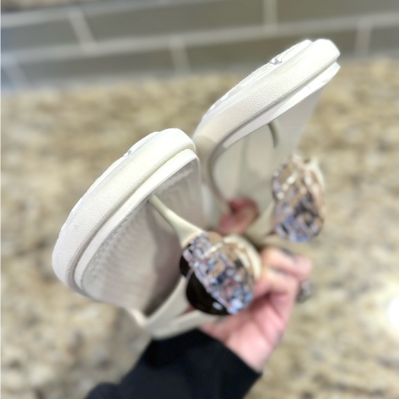 CROCS White Women's Thong Sandals with Decorative Shell Accent - Picture 5 of 6